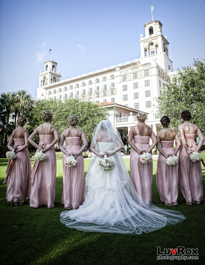 Must-Have Wedding Photos with The Girls