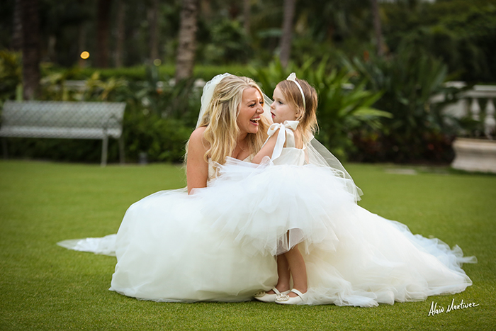 10 Must-Have Wedding Photos With The Girls